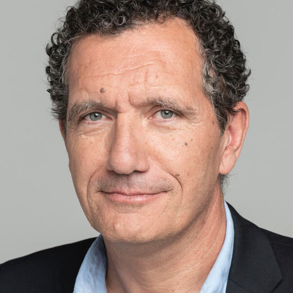 cropped-Pierre-SIRACUSA-Directeur-des-Jeunes-Publics-de-lEducation-et-de-lAnimation-a-France-Televisions.jpg